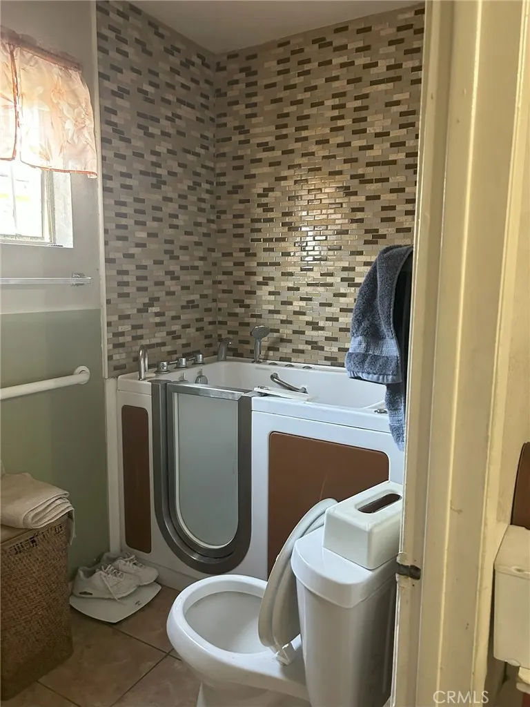 451 E 111th Place, Los Angeles, California 90061 home-pic-9